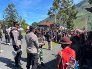 Pastikan Sitkamtibmas Aman Kondusif, Kapolres Puncak Jaya Pimpin Patroli Dialogis Gabungan TNI-POLRI di Seputaran Kota Mulia