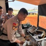 Polda Metro Jaya Buka Dapur Lapangan Bantu Pengungsi Kebakaran di Penjaringan