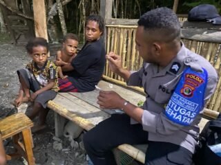 Subsatgas Keladi Sagu Berikan Pengobatan Bagi Ibu dan Balita yang Alami Sakit Batuk Pilek di kab. Yalimo
