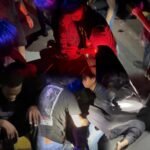 Resmob Jatanras Polda Papua Bantu Korban Kecelakaan Saat Patroli Malam di Kota Jayapura