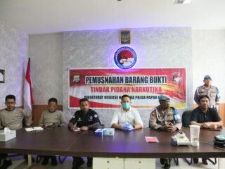 Polda Papua Barat Musnahkan Barang Bukti Narkotika Jenis Sabu Hasil Ungkap Kasus di Manokwari