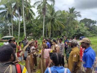 Kapospol Ilwayab Tatap Muka Bersama Masyarakat Kampung Wanam, Sampaikan Pesan-Pesan Kamtibmas