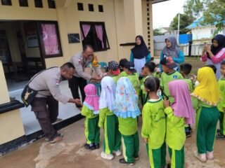 Kapolsek Jagebob Bersama Anggota Laksanakan Program Polisi Sahabat Anak
