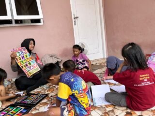 Operasi Rasaka Cartenz Hadir Berikan Edukasi dan Materi Belajar bagi Anak-Anak di Rumah Belajar Menjelang Akhir Operasi