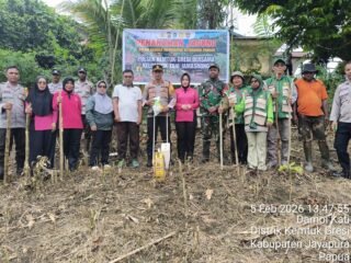 Polsek Kemtuk Gresi Laksanakan Penanaman Jagung Dukung Program Ketahanan Pangan Nasional
