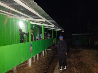 Sinergi TNI-Polri Amankan Sholat Tarawih di Bokondini, Ibadah Berlangsung Khusyuk dan Kondusif