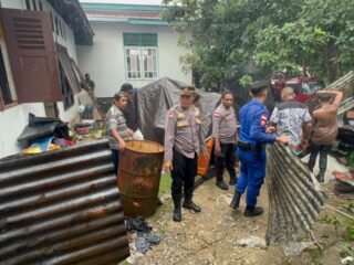 Polres Fakfak Sigap Tangani Kebakaran di Fakfak Utara, Pastikan Keselamatan Warga Prioritas Utama