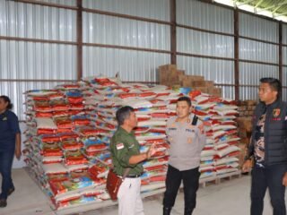 Polres Waropen Gelar Sidak Harga dan Mutu Pangan, Dua Toko Ditegur Jual Beras di Atas HET