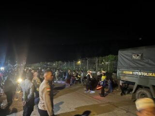 Polres Tolikara Pastikan Ibadah Tarawih Hari Ke-10 di Karubaga Berlangsung Aman dan Kondusif