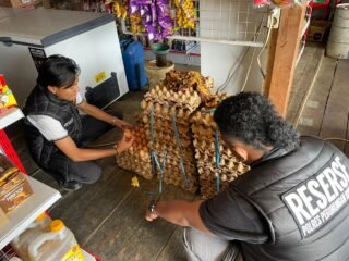 Satgas Saber Polres Pegunungan Bintang Cek Harga Sembako, Temukan Minyak Kita Dijual di Atas HET