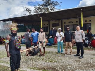 Polsek Wamena Kota Fasilitasi Penyelesaian Pembayaran Maskawin Secara Adat