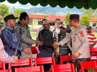 Pengamanan Mediasi Adat dan Tradisi Patah Panah Wujudkan Perdamaian Suku Lanny dan Yali di Jayawijaya