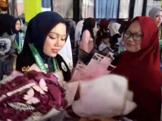 Kebahagiaan Keluarga Ismaya Rosita, Putrinya Resmi Lulus dari jenjang Sekolah Menengah Atas tahun ajaran 2025/2026