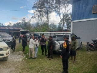 Prosesi Adat Bakar Darah Berlangsung Aman di Kampung Husoak