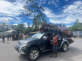 SAT BINMAS POLRES JAYAWIJAYA INTENSIFKAN HIMBAUAN KAMTIBMAS DI SEJUMLAH PASAR