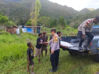 Mendukung Ketahanan Pangan, Polsek Kurulu Dampingi Kelompok Tani Pantau Perkembangan Lahan Jagung