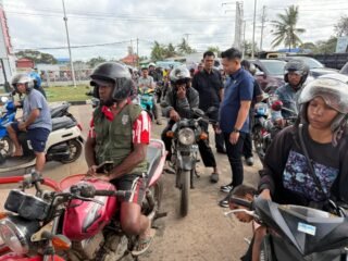 Cegah Penyalahgunaan BBM Bersubsidi, Satreskrim Polres Merauke Tertibkan Antrean Kendaraan di SPBU Ahmad Yani