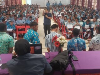 Satresnarkoba Polres Jayawijaya Berikan Pembekalan Bahaya Narkoba dalam Kegiatan MPLS