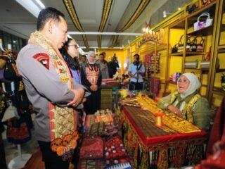 Kapolri Bersama Ketua Umum Bhayangkari Tinjau Bazar Kreasi Bhayangkari Nusantara 2026