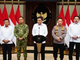Panglima TNI Dampingi Menko Polkam Sampaikan Imbauan Jaga Kondusivitas Bangsa