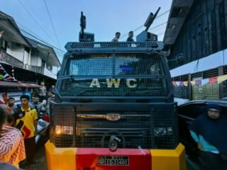 Polresta Jayapura Kota Respons Cepat Kebakaran di Apo Kali, Satu Unit Rumah Mengalami Kerusakan