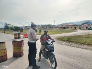 Satlantas Polres Mamberamo Tengah Gelar Strong Point Pagi, Hadir Berikan Pelayanan dan Wujudkan Kamseltibcar Lantas