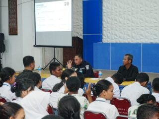 Polda Papua Edukasi Pelajar SMK Negeri 1 Jayapura tentang Bijak Bermedia Sosial dan Pencegahan Kejahatan Digital