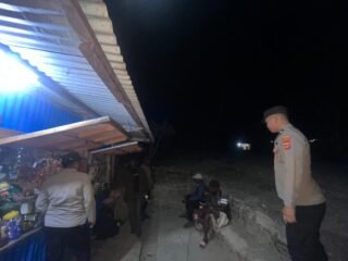 Patroli Humanis Polsek Kelila, Polisi Ajak Warga Bersama Jaga Kamtibmas