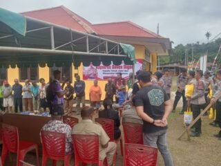Kapolres Boven Digoel Kunjungi Polsek Mindiptana, Perkuat Sinergi Kamtibmas dan Bagikan Bendera Merah Putih