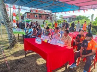 Gebyar Merdeka di Pantai Kalibagre, Polres Sarmi Bangun Semangat Persatuan Bersama Warga Pesisir