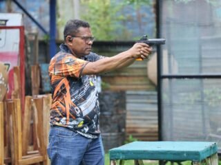 Kapolda Papua Tampil Gemilang, Raih Juara I Pistol Api di Kejuaraan Menembak Merah Putih