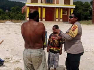 Polri Hadir untuk Sesama, Sat Binmas Polres Mamberamo Tengah Berikan Dukungan Untuk Gereja Katolik Santo Yusuf