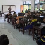 Peduli Generasi Papua, Kapolsek Pantai Barat Berikan Edukasi Hukum dan Pencegahan Narkoba