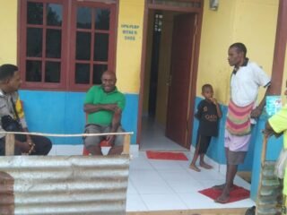 Sambangi Warga Kampung Ikcan, Bhabinkamtibmas Ajak Bersama Cegah Karhutla