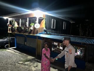 Patroli Malam Polsek Kelila Sasar Pasar, Pastikan Kamtibmas Tetap Kondusif