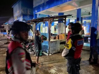Jaga Kamtibmas di Tengah Malam, Kasat Samapta Polres Biak Numfor Pimpin Patroli Cipkon Sisir Kota Biak