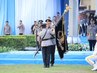 Panji Tribrata Diserahkan, Tongkat Estafet Kepemimpinan Polri Beralih ke Jenderal Suyudi